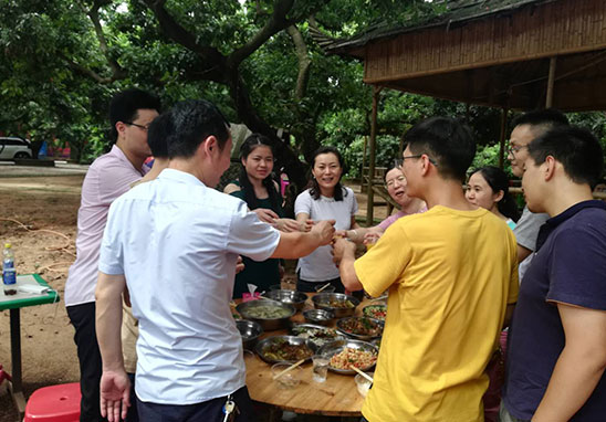 “挑戰自我，凝聚力量，熔煉一流團隊” 廣東優科檢測戶外拓展活動